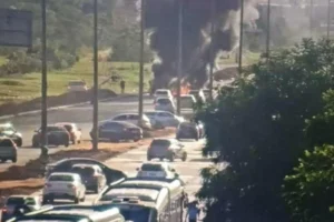 Estrutural: manifestantes interditam pista nesta sexta-feira (8/12)