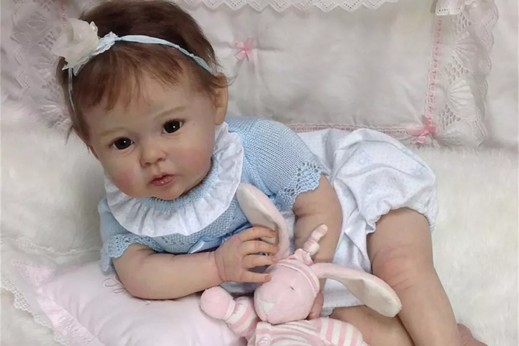Projeto quer multar em R$ 30 mil quem furar fila com bebê reborn