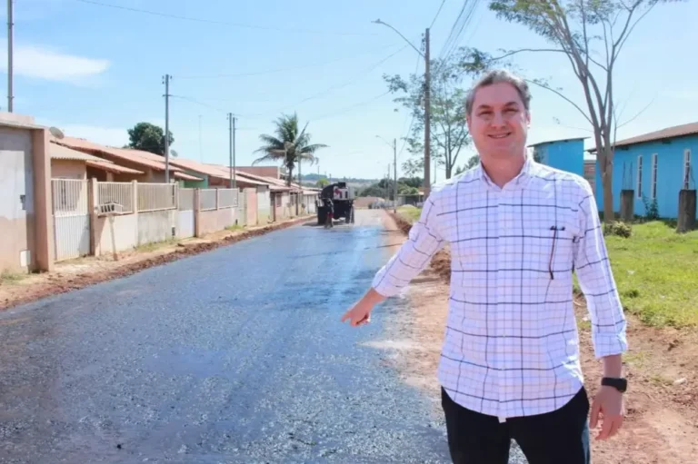 Prefeitura de Águas Lindas avança pavimentação no bairro Chiola com asfalto CBUQ