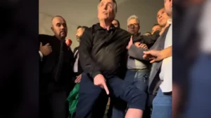 Bolsonaro tem até 21h13 para responder Moraes e não ser preso