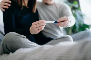 Após 18 anos de tentativas, casal consegue engravidar com ajuda de IA