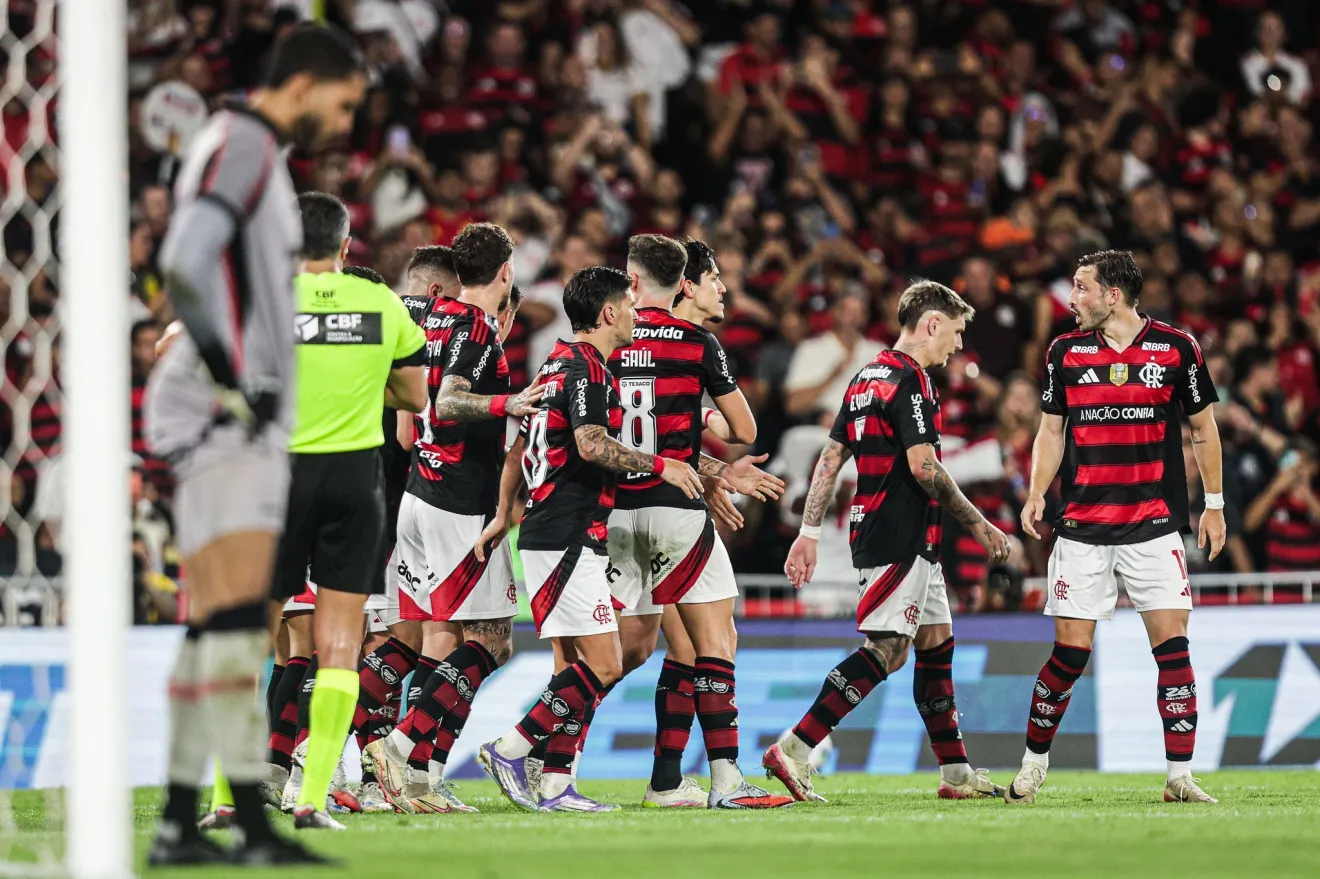 A comemoração dos jogadores do Flamengo na goleada por 8 a 0 sobre o Vitória • Gilvan de Souza/Flamengo