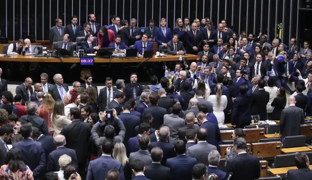 Câmara Federal aprova urgência para projeto de anistia