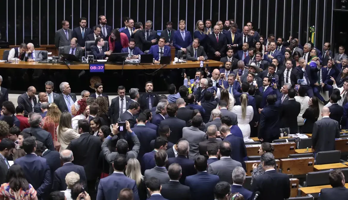 Câmara Federal aprova urgência para projeto de anistia