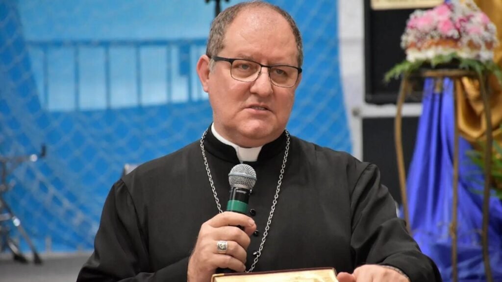 Bispo de Formosa que pediu livramento do comunismo em missa já declarou que Brasil vive uma ditadura (Foto: Reprodução/Internet)