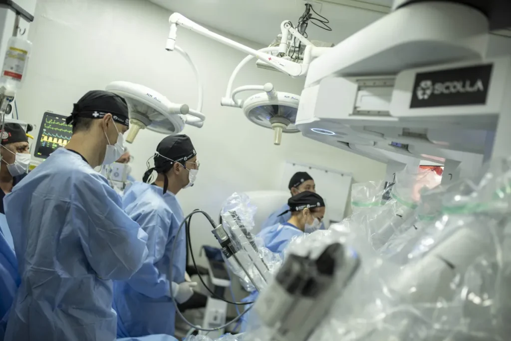Procedimento conquistou o recorde de telecirurgia robótica de maior distância no mundo • Divulgação Scolla