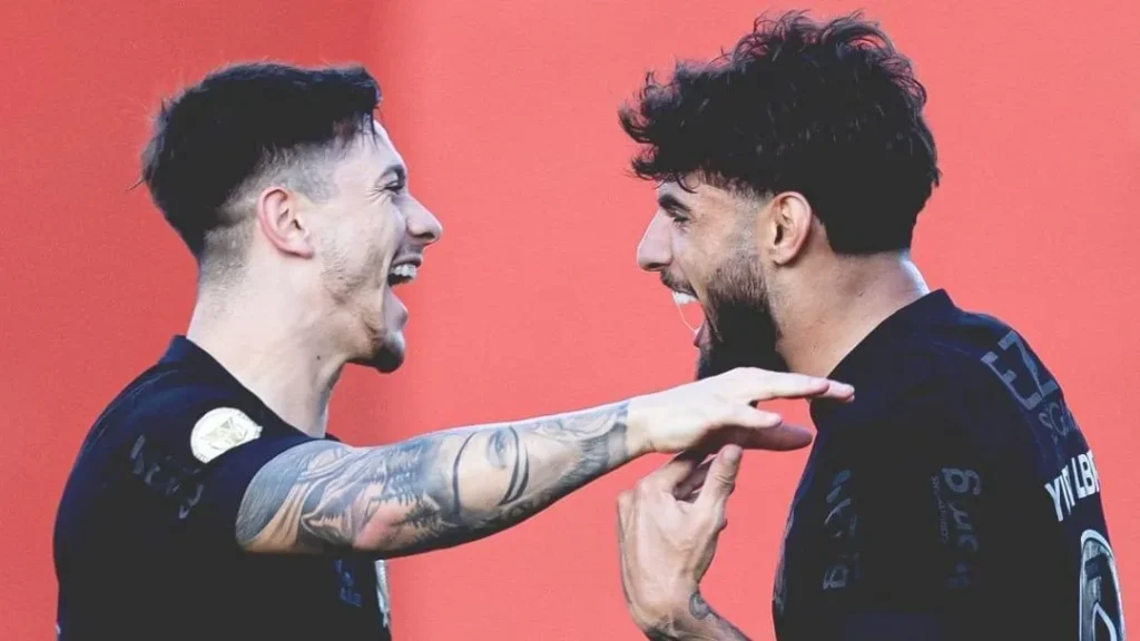 Rodrigo Garro e Yuri Alberto comemoram gol sobre o Vitória pelo Brasileiro • Rodrigo Coca / Corinthians