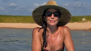 Ivete Sangalo posa de biquíni em banho de rio • Instagram/Ivete Sangalo