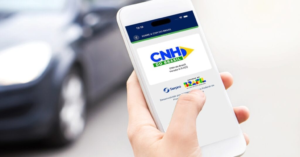 Bons condutores podem renovar a CNH digital sem pagar taxas e sem ir ao Detran veja as regras e evite cair em fake news.