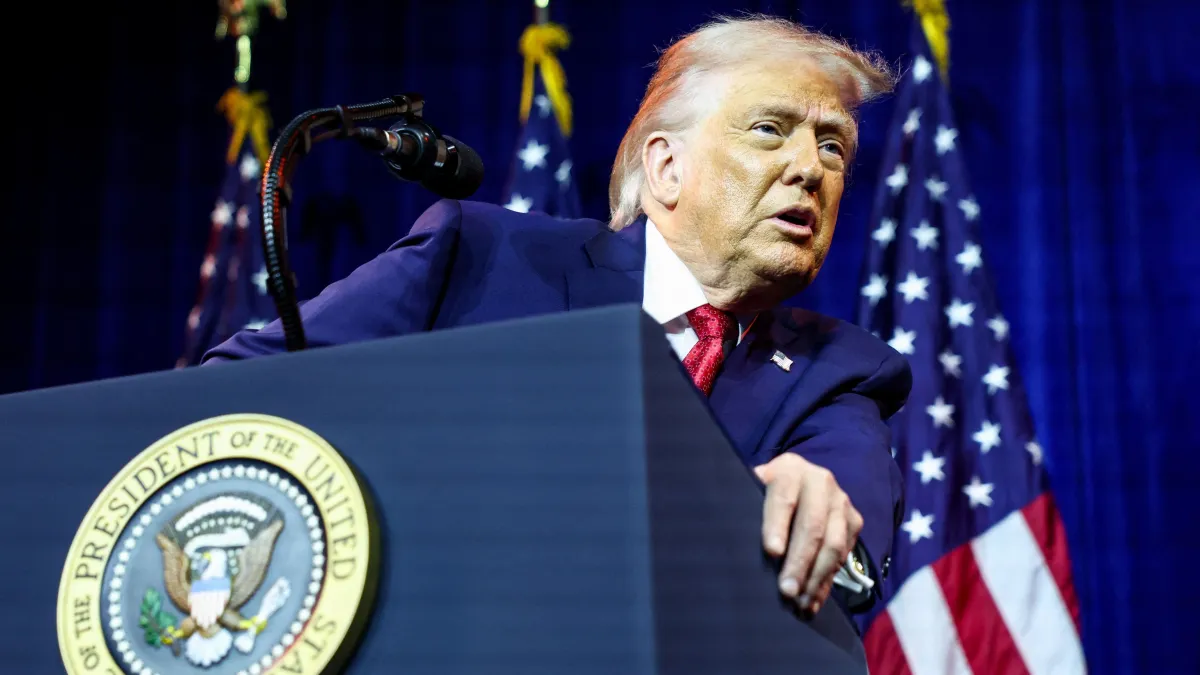 Trump em discurso no Kennedy Center, em Washington, em 06/01/2026. • REUTERS/Kevin Lamarque