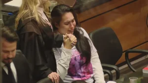 Monique Medeiros chora ao receber liberdade provisória em julgamento da morte de filho • CNN Brasil