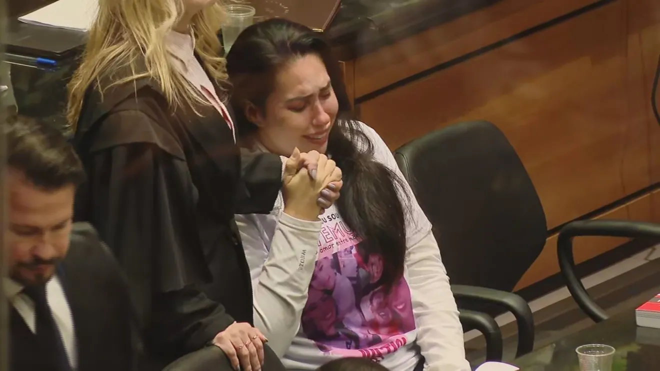 Monique Medeiros chora ao receber liberdade provisória em julgamento da morte de filho • CNN Brasil