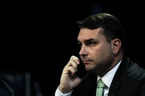 PL tem racha e enfrenta dilema sobre palanque de Flávio Bolsonaro no DF