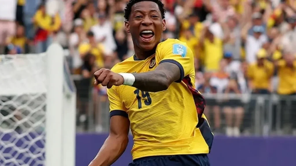 Atacante Gonzalo Plata comemora segundo gol do Equador (Foto: Instagram)