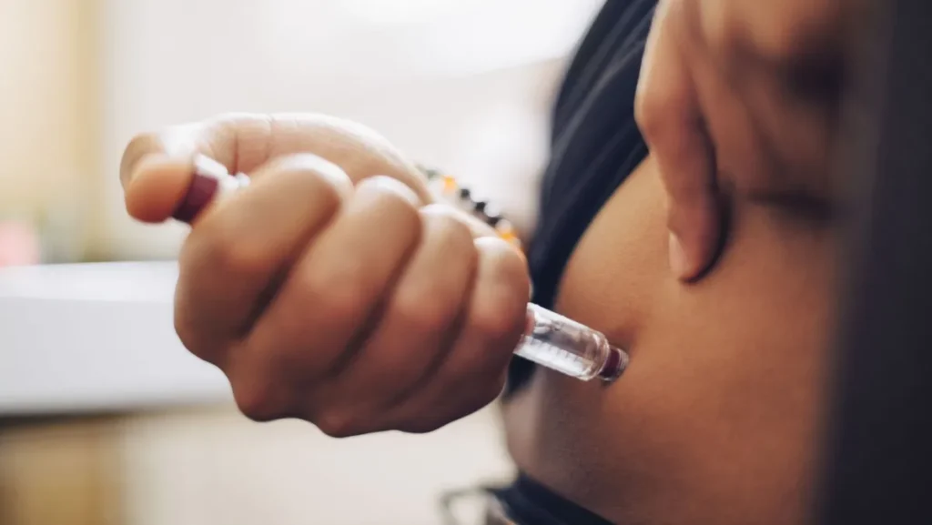 Estudo indica que medicamentos GLP-1 eduzem mortes de diabéticos e pacientes autoimunes • Maskot/GettyImages