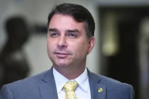 Flávio Bolsonaro liga para Márcio Corrêa após pedido de exulsão do PL: 'Conte comigo' (Foto: Edilson Rodrigues - Agencia Senado)