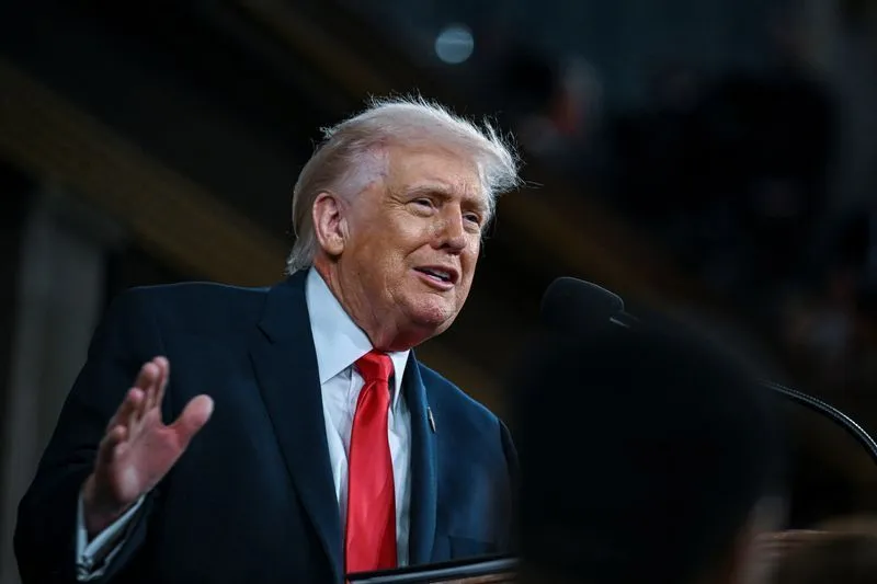 Donald Trump profere o primeiro discurso sobre o estado da União em Washington • O presidente dos Estados Unidos, Donald Trump, profere o primeiro discurso sobre o estado da União do seu segundo mandato numa sessão conjunta do Congresso na Câmara dos Representantes do Capitólio dos Estados Unidos, em Washington, D.C., na terça-feira, 24 de fevereiro de 2026. Kenny Holston