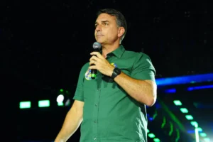 Flávio Bolsonaro (PL) • Charles Vieira