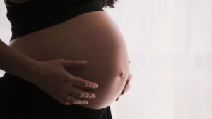 Gravidez de alto risco exige repouso e acompanhamento médico. • Pexels